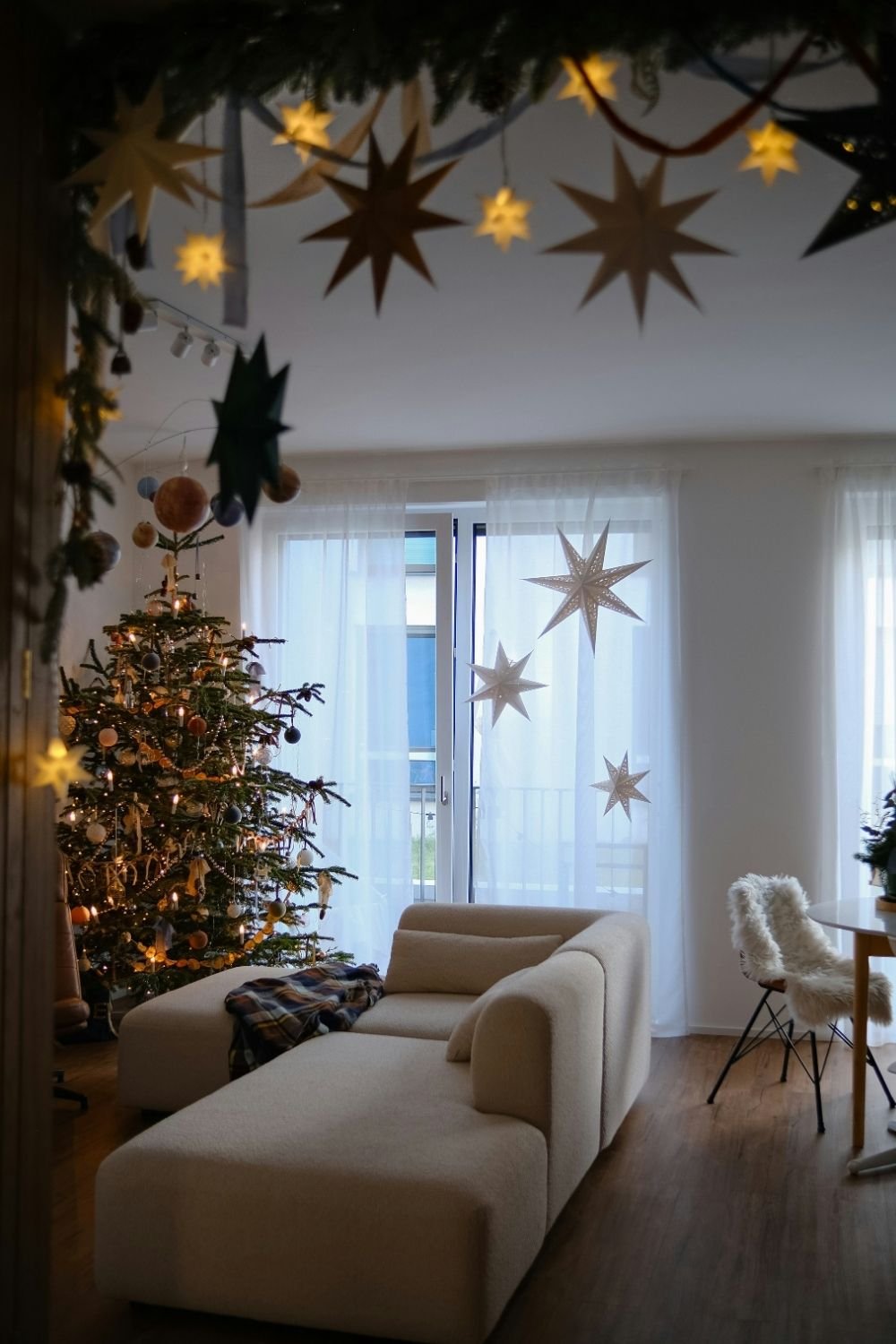 My Go-To Christmas Styling Ideas for Living Rooms, Bedrooms and Entryways